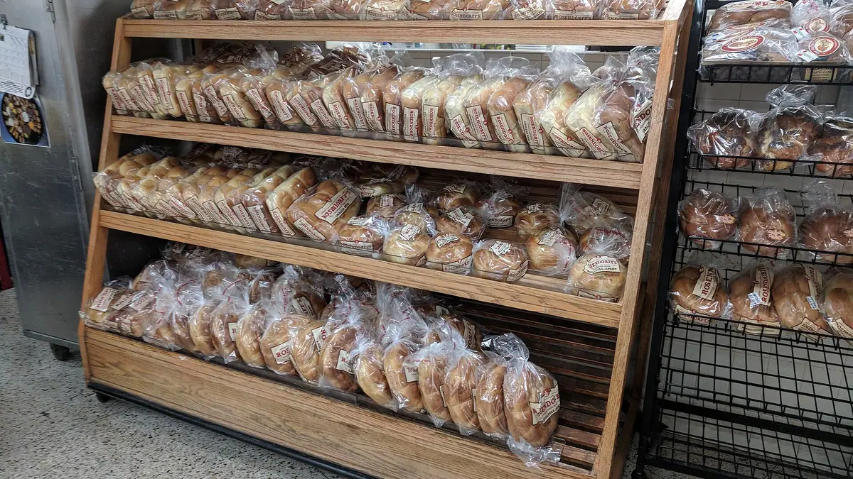 Greggs – bakery in Cleckheaton town centre